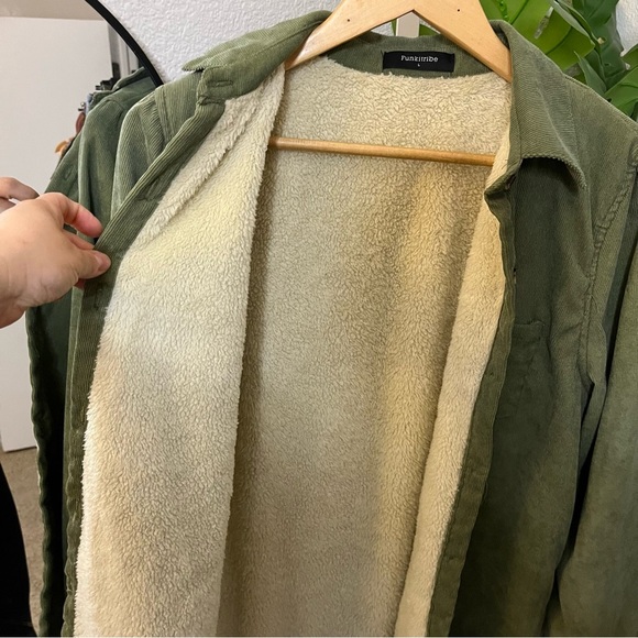 💚 Funkitribe Olive Corduroy Sherpa Button Down Shirt Sz L | Cozy Layering Piece - Picture 4 of 7